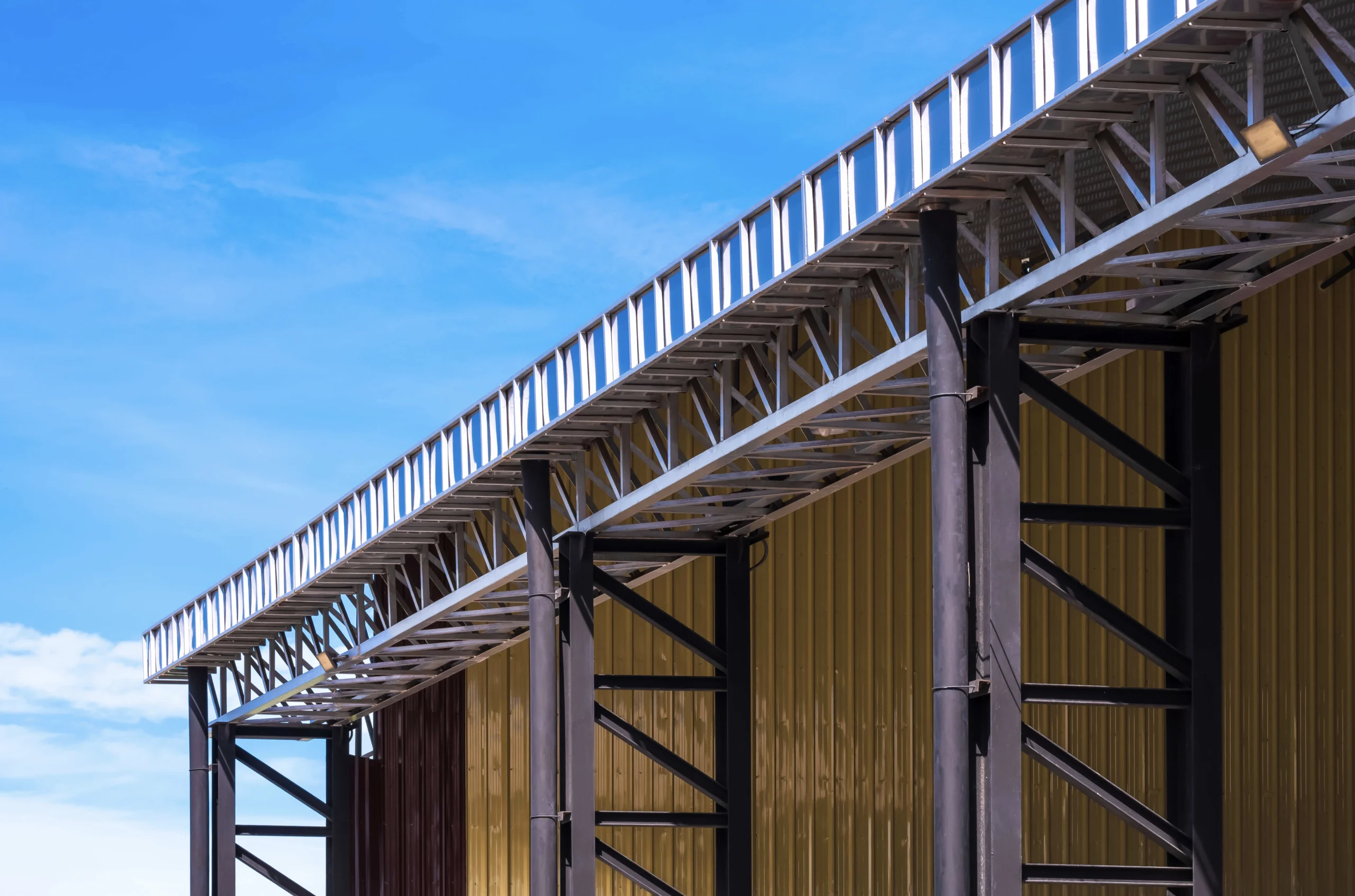 rain-gutter-of-aluminum-roof-with-steel-rainwater-2026-03-24-07-05-06-utc